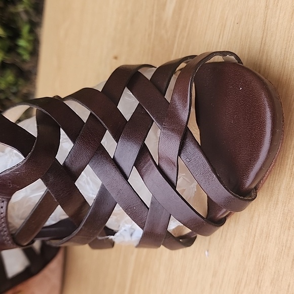 L.A.M.B. TAMMY Peep toe Heels in Brown, Size 9. - Picture 7 of 12